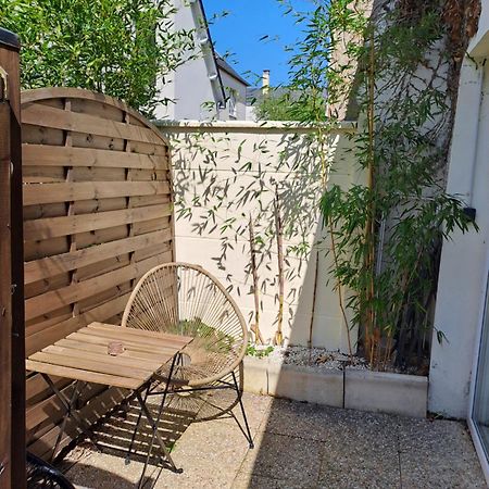 Joli Studio Au Calme Dans Un Jardin Privatif ウイストルアム エクステリア 写真